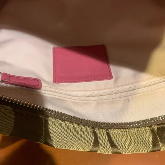 Vintage Coach Brown and Pink Signature Shoulder Bag preowned - Picture 9 of 14